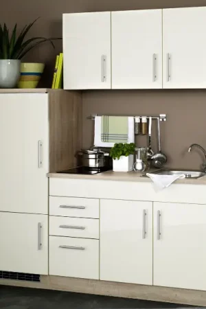 Betaalbaar Kitchenette Toto 180cm met kookplaat en koelkast - hoogglans crème